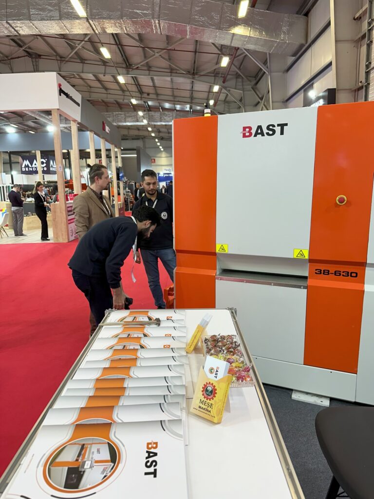 Metal İşlemede Daha Yüksek Verimlilik ve Kalite için Sac Düzleştiriciler 4 IMG 2749