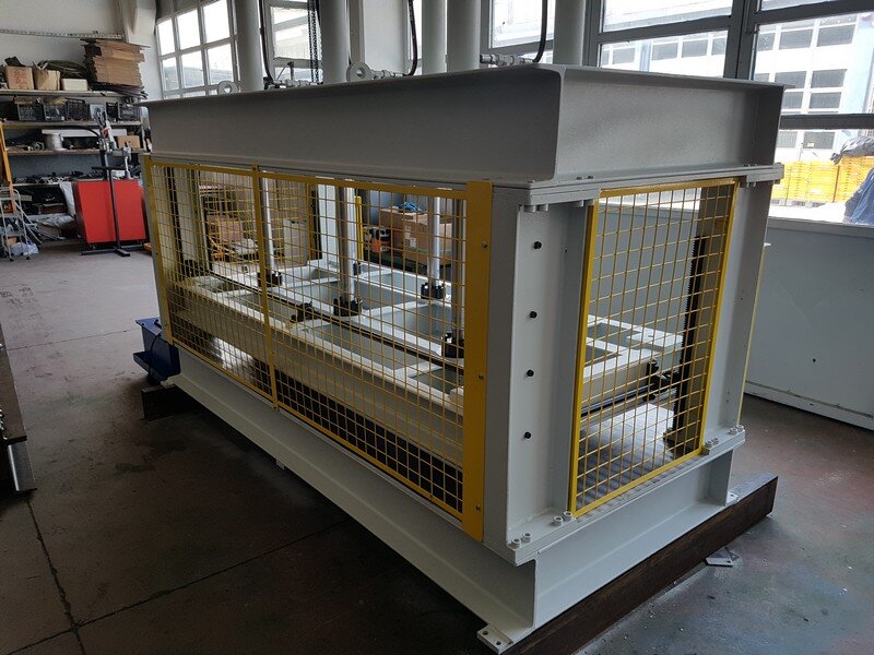 Soğuk Kapı Presi Nedir? Avantajları ve Kullanım Alanları 4 soğuk kapı presi