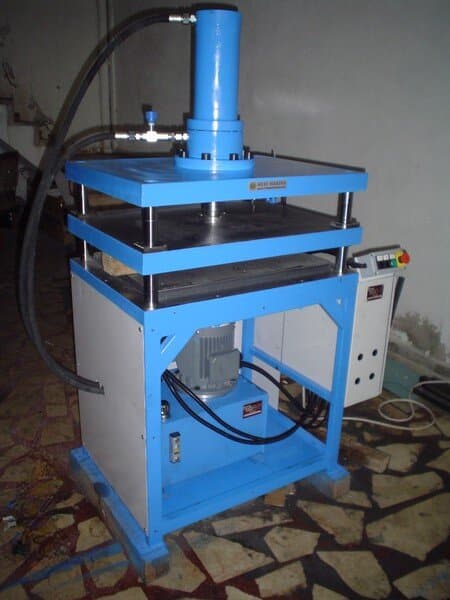 Endüstriyel Üretimde Otomasyon ile Verimlilik ve Güvenlik 3 hidrolik pres