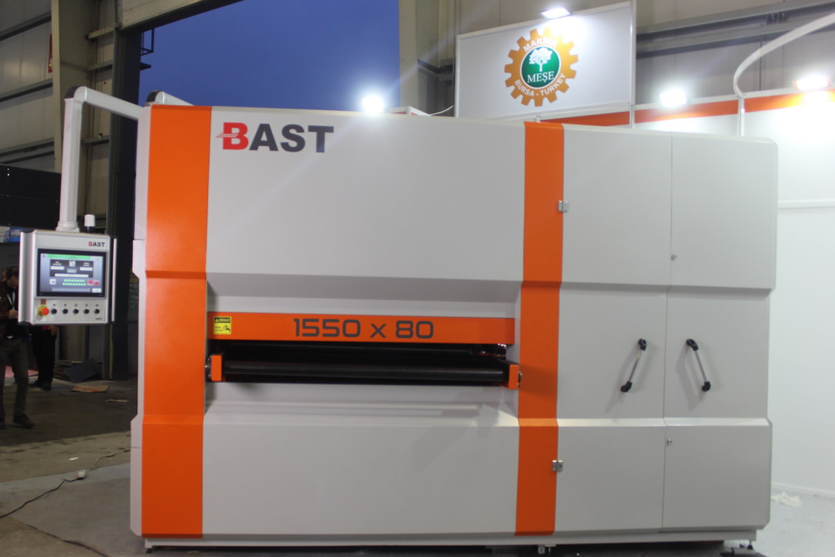 The Role of Automatic Thickness Measurement Systems in Sheet Metal Straightening Machines 2 BAST sheet metal straightening machine with an integrated control panel